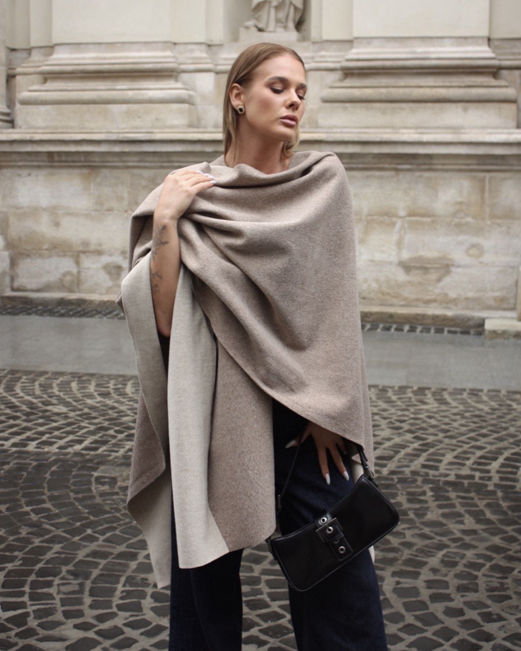 Double-sided Wool Poncho Duality